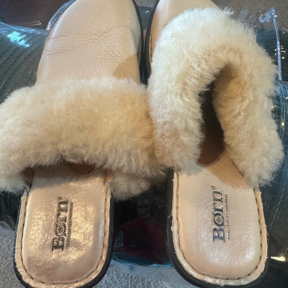- - Born clogs size 10 ladies EUC